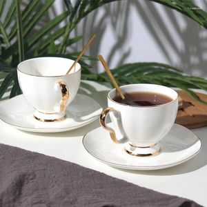 Koppar Saucers europeiska Bone China Coffee Cup Set Enkla rent vita redskap keramiska engelska eftermiddagsteuppsättning.