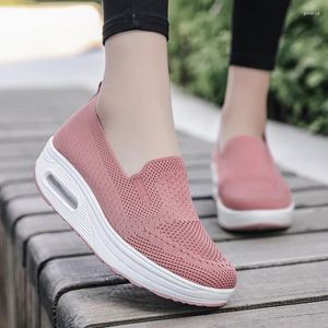 Kleiderschuhe Frauen atmungsaktive Mode -Sneaker Plus Size Height erhöhen Keile Plattform Slip auf lässige Hochtonung