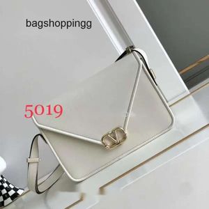 Vslings de ombro de Vo Bolsas V-ENVELOPE Strap Vallenteno bolsa nova bolsa de eventos de designer bloqueio 2024 Crossbody Satchels Women Stud bolsa bolsa de bolsa 7U5q