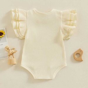 Rompers nyfödda babykläder solid bodysuit veckade ärmar spets jumpsuit baby jumpsuit d240516