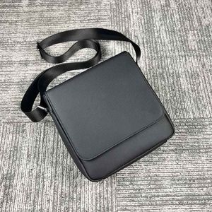 Kod 1254 belagda PVC män messenger väska mode man axel affärsväska manlig herr casual enkla crossbody väskor vattentät 2431