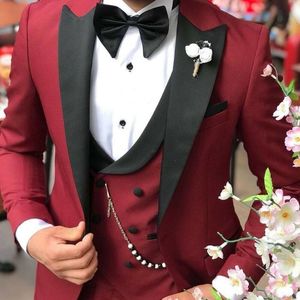 2021 Classy Burgundy Wedding Tuxedos Męskie garnitury Slim Fit Peaked Lapel Prom Bestman Groomsmen Blazer Designs Trzyczęń