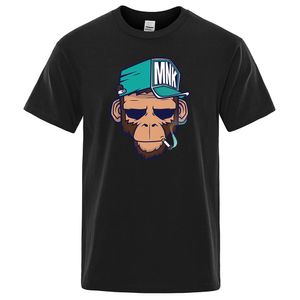 Bawełniane topy palenie kreskówki małpy krótkie rękawe Personalność T-shirty uliczne luźne koszulki oddychające miękkie ubranie 240517