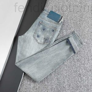 Men's Jeans Designer Brand Spring and Summer Thin Light Blue Slim Fit Jeans, High-end Elastic Small Straight Leg Pants, Casual Pants P5XG