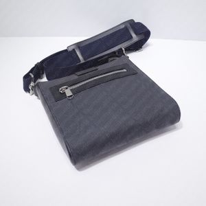 Desihner axelväskor Cross Body Mens Luxury Handväskor Tre stilarbete Utomhus Fritid Purses Back Zip Pocket Messenger Bag Designer Bag AA519