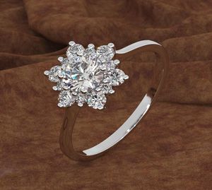 Trendiga kreativa snöflingor med zirkon Delikat Rose Gold Color Wedding Engagemang Jubileumsringar för kvinnor smycken Anel4236451
