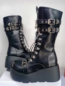 Scarpe stivali per donne piattaforma gothic lolita cintura fibbia a metà polpaccio sneakers allacciati alti tacchi alti cosplay rotonde ladies in offerta H240516