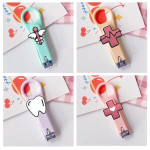 Andra artiklar Medical 2 Cartoon Nail Clippers Rostfritt stål Fällbara barnmanikyrverktyg Set Creative Drop Delivery OT5CN