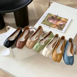 디자이너 Tabi Ballet Shoes MM6 로퍼 샌들 고품질 가죽 고급 발레 평면 신발 여름 캐주얼 드레스 신발 상자 크기 35-40
