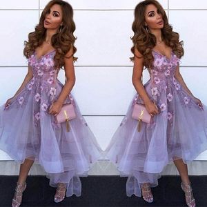 Lavendel v hals tyll en linje hemkomst klänningar arabisk spets applikation hög låg prinsessa kort prom party examen klänningar 304d
