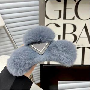 Haarclips Barrettes Flauschige Designerinnen Frauen Luxurys 2024 Neue Fuzzy Letters Klauenklamm