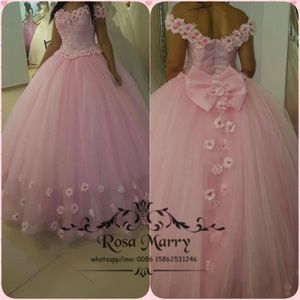 Różowy słodki 16 maskaradowa suknia balowa sukienki Quinceanera 2020 na ramię vintage koronkowe kwiaty 3D Plus rozmiar 15 Anos urodziny GO 245D