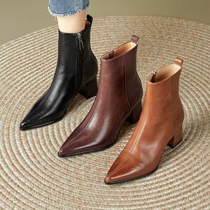 女性の新しいThink High Heel Short Bootsファッションヘッドサイドジッパーウォーキングショー女性の足首ブーツ