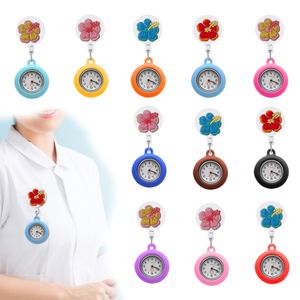 Andere fluoreszierende Pentapetal Blütenclip -Taschen -Uhren medizinische Hanguhr Geschenk Retractable Arabisch Zifferblatt Schwester Uhr Brosche Qua OTB4f