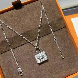 Bluzki projektantki dla kobiet Sterling Silver New H Kangkang Bag Naszyjnik Damskie Liksusowy luksusowy nisza 18k różowe złoto Pełny diamentowy łańcuch obojczyka Walentynki Prezent