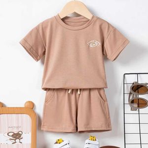 Zestawy odzieży Summer Sportswear Toddler Rugby/Daisy Hafted T-Shirt Shorts 2-Place Kids Casual Clothing Zestaw ubrania unisex Y240515