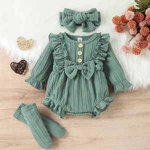 Rompers 0-12m Baby dziewczyna 3-częściowa sukienka jesienna Button z przodu z przodu kombinezon+skarpetki+zestaw opaski na głowę urocze ubrania D240516
