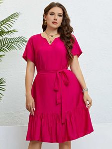 基本的なカジュアルドレスプラスサイズ夏の新しいスタイルショートSLVE vネック女性用のエレガントドレス