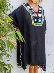 Boho Crochet Beach Cover-ups för kvinnor Summer Knit V-Neck Bohemian Beachwear 2024 Black Outfits Kimono Sun Dress With Tassel