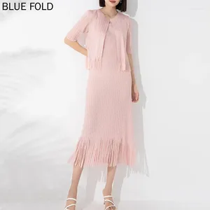 Vestidos de trabalho Moda de temperamento plissado terno de tamanho grande feminino Cardigã Fringe Top Exterior Drape interno Vestido de suspensório de duas peças Conjunto