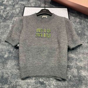 Kadın Örgü Tees Mm Ana Sayfa 23 Sonbahar/Kış Yeni Mektup Nakış Dekorasyon Tasarımı Moda Çok Yuvarlak Boyun Kısa Kollu Örme Gömlek Kadınlar İçin