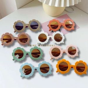 Korean Flower Frame Sun Glasses for Girls Boys UV400 Protection Sunglasses Cute Children Kids Decorative Mirror Eyeglasses L2405