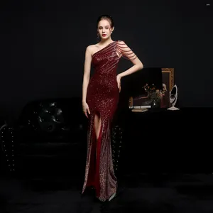 Sukienki imprezowe Znakomite wino czerwona syrenka w rozmiarze suknia wieczorowa w rozmiarze jedno ramię w wysokim rozłamie błyszczące koraliki cekinowe długie suknie o formalnych okazjach