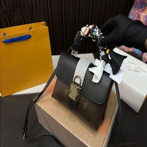 10a Fashion 23ss Tote Lock Designer Tote Tote Luxury Lucky Head Bag Crossbody BB Maken Makeup 20 см Tbcju