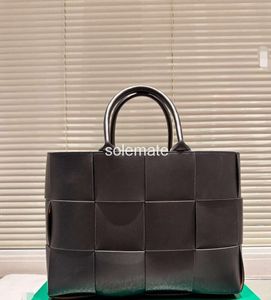 Ladies Shopping Designer High quality luxury beach tote bag fashion basket Plain Knitting Leather 7A Woman