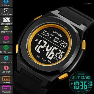 Armbandsur Skmei Dual Time Zone Digital Sport's Watch Silicone Strap 5 ATM Vattentät bakljus Män LED -armbandsur Nedräkningslarm