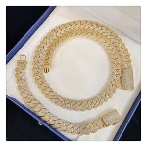 Benutzerdefinierte Hip Hop 18mm Wabe -Einstellung VVS Moissanit Diamond ICED Cuban Link Chain