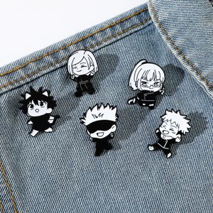 Jujutsu kaisen coola karaktärer emaljstift söta anime filmer spel hårda emalj stift samla metall tecknad brosch ryggsäck hatt väska krage lapel märken