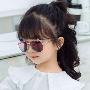Dzieci słodkie okulary przeciwsłoneczne metalowe ramy Dzieci okulary przeciwsłoneczne moda dziewczyny letnie gogle na zewnątrz impreza okulary fotograficzne zapasy L2405