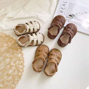 Summer per bambini 2024 Nuovo stile Sandals Roma Comodo ragazze comode scarpe da bambino francese L2405