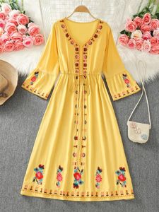 Casual Dresses French Women 2024 Spring Summer Full Embroidered Flare Collar V Neck Midi Dress Slim Vintage Fashion Chic Vestidos