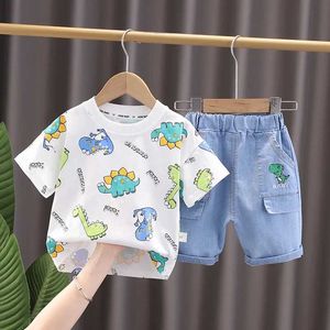 Set di abbigliamento Fashion Summer Kids Baby Boy si adatta a maniche corte con t-shirt da cartone animato+pantaloncini in denim vestiti casual abiti abbigliamento 2 pezzi/set y240515