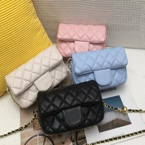 2021 Brandinnen Sie weibliche Paketdesignerin Mini-Kette Tasche Neue Korean Messenger Bags Mode Änderung One-Shoulder Mobiltelefon Bages Weihnachten GIF 237f