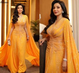 Dubai Arabic Yellow Sequined Kaftan Prom Dresses Charming V Neck med Long Wrap Women Formella festklänningar Sop Train Second Reception Celebrity Evening Wear CL3562