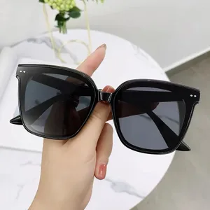 Солнцезащитные очки мода Big Square Women Men Men Vintage Brand Designer Luxury Nail Sun Glasses для мужских оттенков