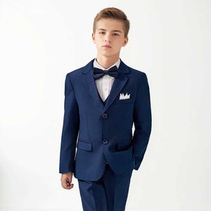 Abiti di abiti formali blu navy set di ragazzi per esibizioni per il matrimonio abbigliamento per la fotografia per bambini giubbotti per bambini pantaloni set da arco a piste y240516