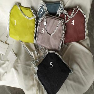2021 새로운 미니 화이트 슬링 스텔라 맥카트니 여성 어깨 가방 PVC 가죽 하프 클로저 플랩 인테리어 포켓 고품질 토트 18cm 262r