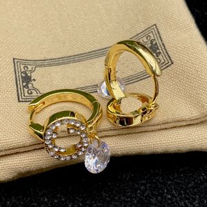 New Stud Brincos Jóias Designer de pedras preciosas Designer feminino Sapphire Titanium Steel Charm Sapphire Jewelry Gift