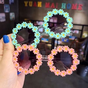 Bambini piccoli occhiali da sole Flower Fashion Bambini Daisy Girls Glass Tomboni Uv400 Outdoor Sun Protection Eyewear