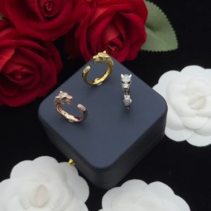 Luksusowy kryształowy pierścionek marki damskiej pierścionka zaręczynowego mody diamentowy wzór lamparta otwartego pary Pierścień Wysokiej jakości projektant stali nierdzewnej biżuteria