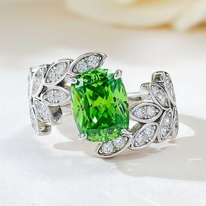 Choucong 2024 Eleganckie pierścionki ślubne luksusowa biżuteria Prawda 100% 925 Srebrna poduszka Srebrna Kształt Szmaragd Moissanite Diamond Stones Party Women Leaf Ring Ring Prezent