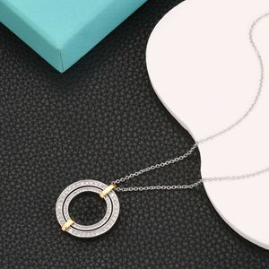 Série de borda de moda novo colar completo de diamante de diamante dupla com separação de cores e eletroplicar brindes de ponta de ponta de ponta-de-ponta anéis de braceletes