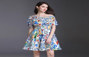 2021 Vestido de verão Um pescoço de manga curta azul e branco Impressão de porcelana fechada Garagem grande cintura elástica de férias de férias 4281881