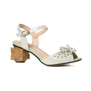 Senhoras Mulheres 2024 Sandals genuínas Sapatos de vestido de 6 cm de salto alto salto alto rebite peep dedo festas de casamento pérola tira de fivela bead 3d flor retro mary jane sa fe1