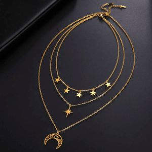 Tre lager Witchy Necklace for Women Star Moon Rostfritt stål Halsband Kokerskiktade smycken Cleavicle Chain Gift
