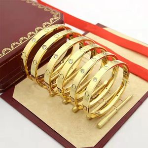 2024 Braça de puxatelas de designer de designer Brand Classic Casal Wedding Bracelet para Menwomen Moda de alta qualidade 316L Aço inoxidável Bracelet Jewelry Gift